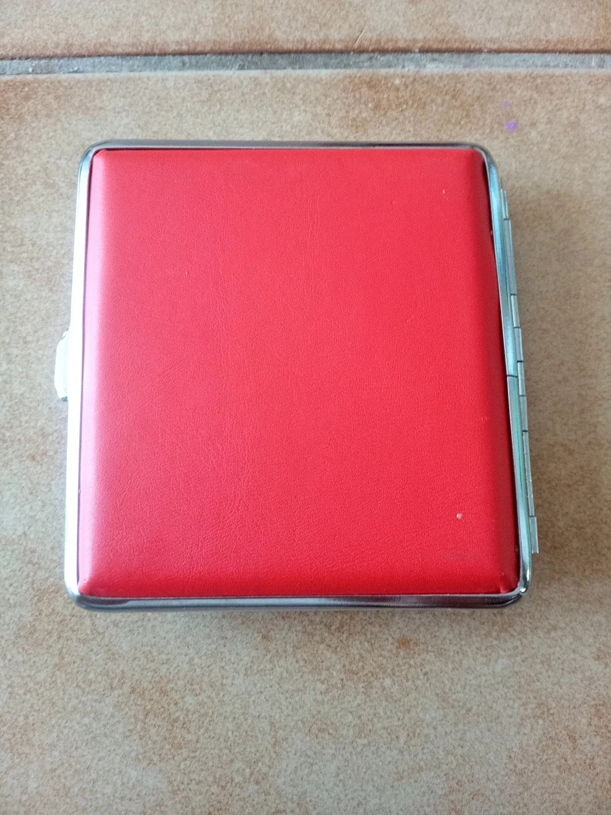 Red rigid cigarette case with embossed skull - Rock / Gothic style – photo 2